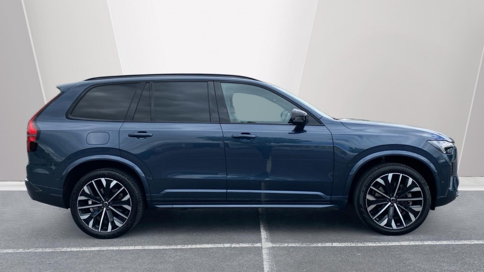 Volvo XC90 2.0 B5P Ultra Dark 5dr AWD Geartronic Petrol Estate - Image 3