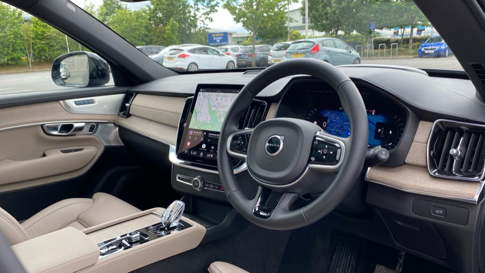 Volvo XC90 2.0 B5P Ultra Dark 5dr AWD Geartronic Petrol Estate - Image 4