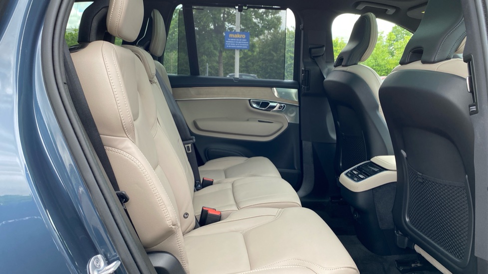 Volvo XC90 2.0 B5P Ultra Dark 5dr AWD Geartronic Petrol Estate - Image 6