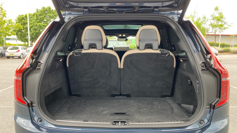 Volvo XC90 2.0 B5P Ultra Dark 5dr AWD Geartronic Petrol Estate - Image 43