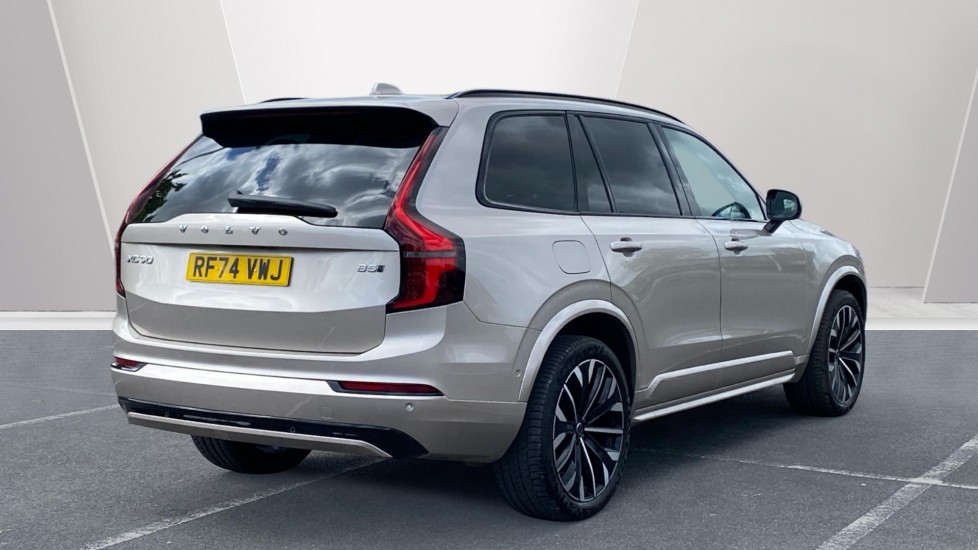Volvo XC90 2.0 B5P Ultra Dark 5dr AWD Geartronic Petrol Estate - Image 2