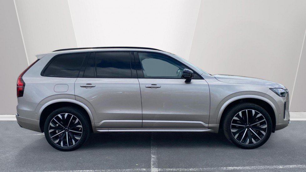 Volvo XC90 2.0 B5P Ultra Dark 5dr AWD Geartronic Petrol Estate - Image 3