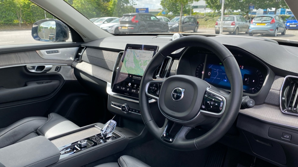 Volvo XC90 2.0 B5P Ultra Dark 5dr AWD Geartronic Petrol Estate - Image 4