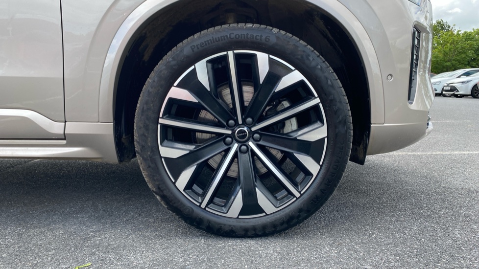 Volvo XC90 2.0 B5P Ultra Dark 5dr AWD Geartronic Petrol Estate - Image 9