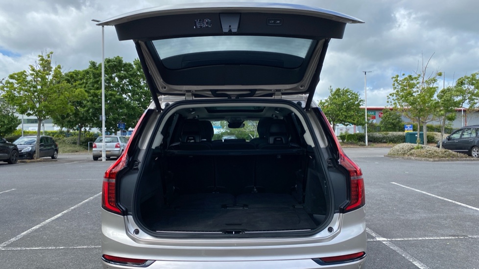 Volvo XC90 2.0 B5P Ultra Dark 5dr AWD Geartronic Petrol Estate - Image 13