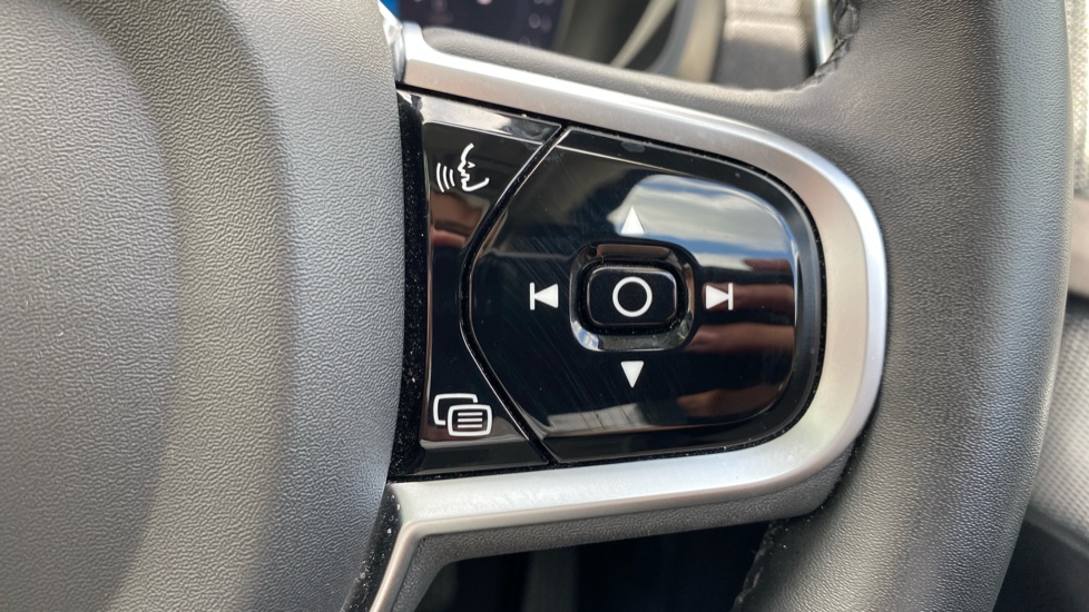 Volvo XC90 2.0 B5P Ultra Dark 5dr AWD Geartronic Petrol Estate - Image 32
