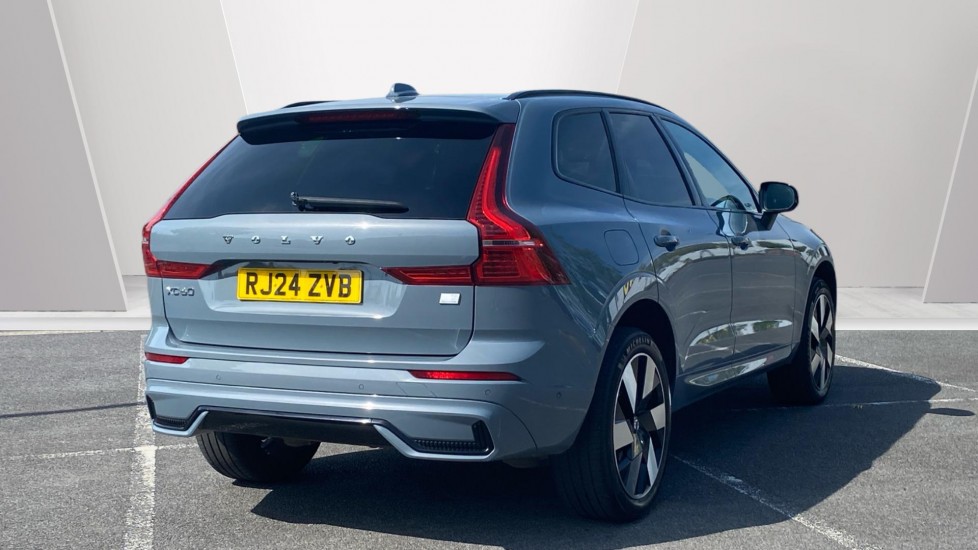 Volvo XC60 2.0 T8 [455] RC PHEV Ultimate Dark 5dr AWD Gtron Estate - Image 2
