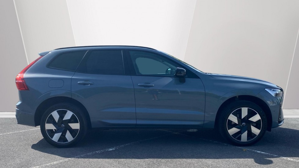 Volvo XC60 2.0 T8 [455] RC PHEV Ultimate Dark 5dr AWD Gtron Estate - Image 3