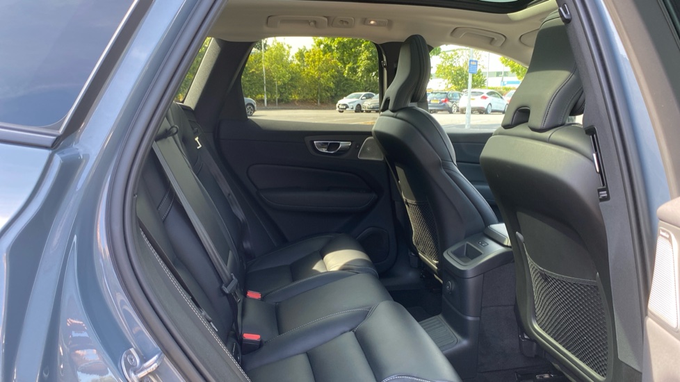 Volvo XC60 2.0 T8 [455] RC PHEV Ultimate Dark 5dr AWD Gtron Estate - Image 7