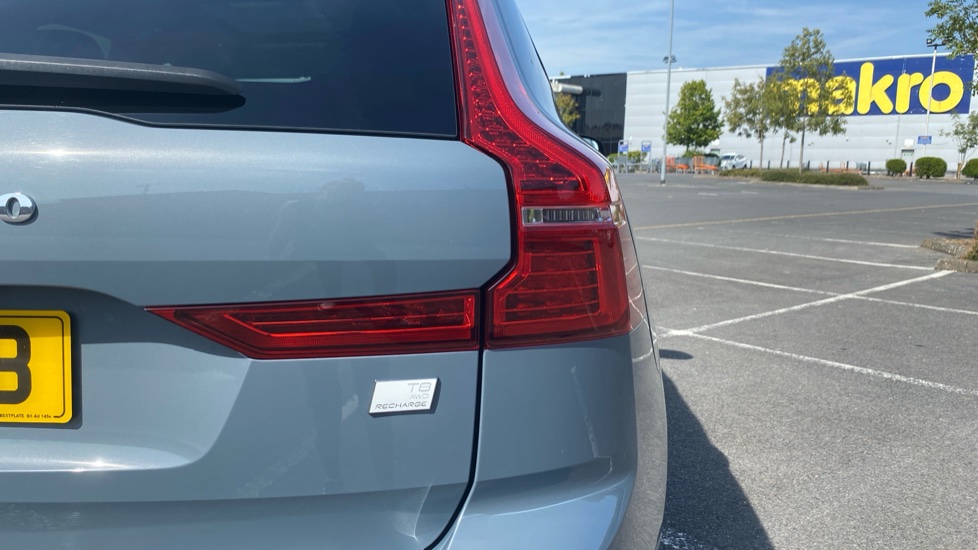 Volvo XC60 2.0 T8 [455] RC PHEV Ultimate Dark 5dr AWD Gtron Estate - Image 46
