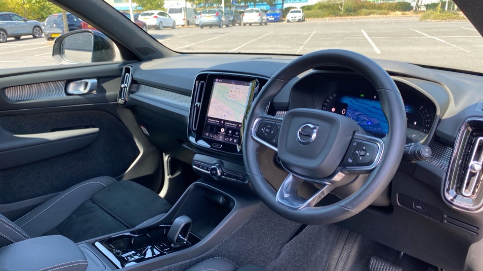 Volvo XC40 2.0 B4P Plus Dark 5dr Auto Petrol Estate - Image 5