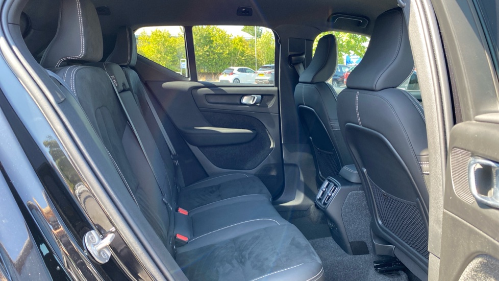 Volvo XC40 2.0 B4P Plus Dark 5dr Auto Petrol Estate - Image 7