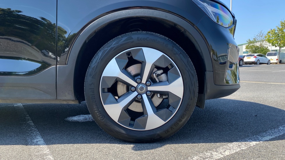 Volvo XC40 2.0 B4P Plus Dark 5dr Auto Petrol Estate - Image 10