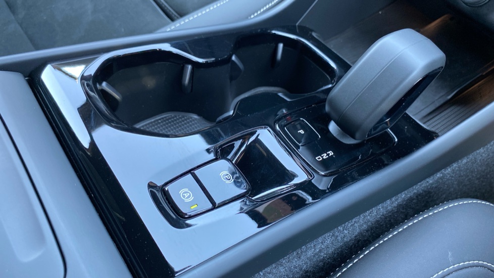 Volvo XC40 2.0 B4P Plus Dark 5dr Auto Petrol Estate - Image 25
