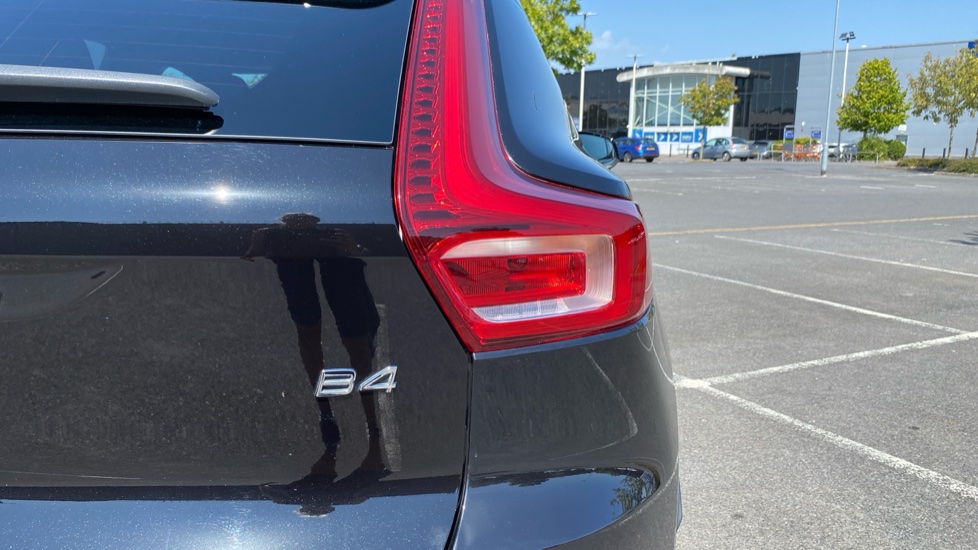 Volvo XC40 2.0 B4P Plus Dark 5dr Auto Petrol Estate - Image 43