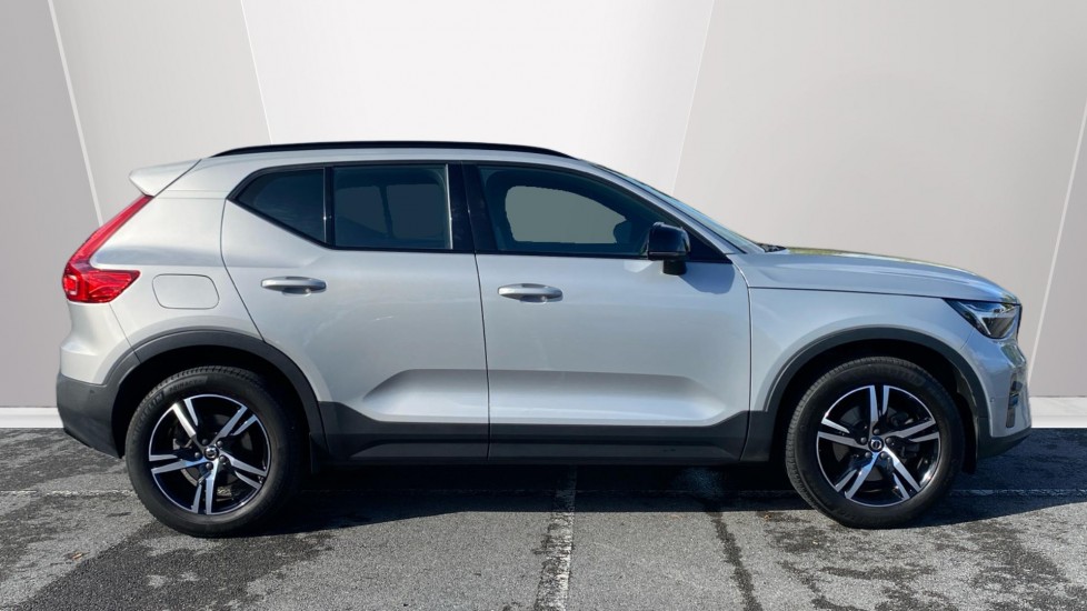 Volvo XC40 2.0 B3P Plus Dark 5dr Auto Petrol Estate - Image 3