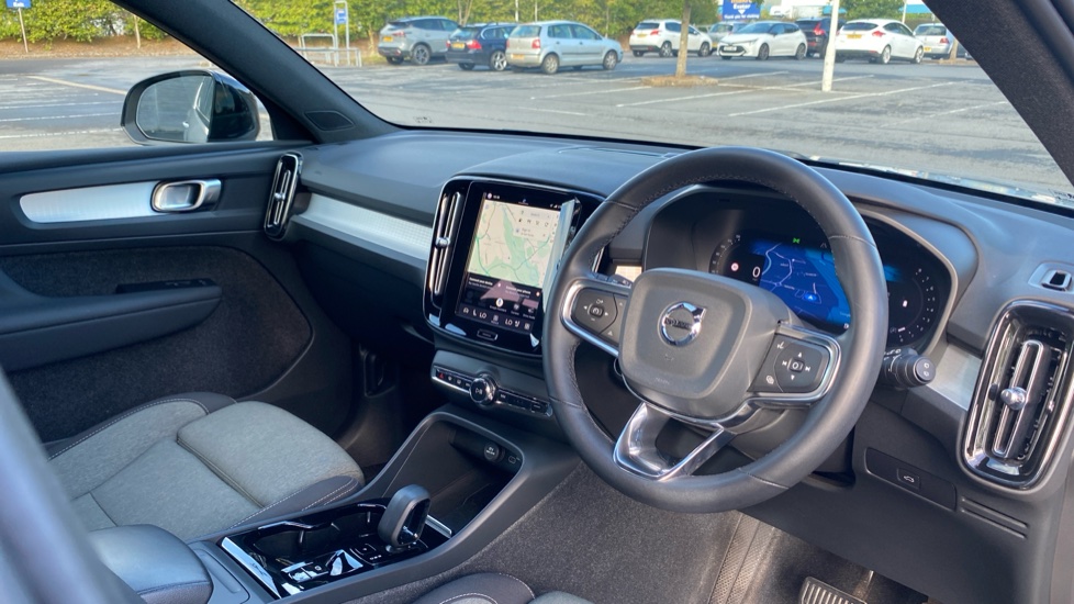 Volvo XC40 2.0 B3P Plus Dark 5dr Auto Petrol Estate - Image 5