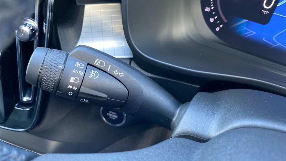 Volvo XC40 2.0 B3P Plus Dark 5dr Auto Petrol Estate - Image 33