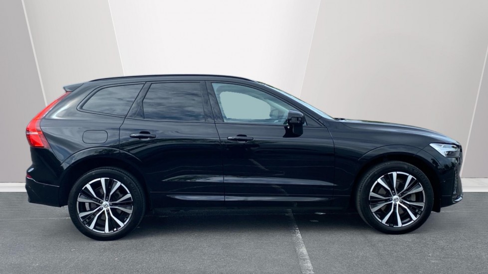 Volvo XC60 2.0 B5P Ultra Dark 5dr AWD Geartronic Petrol Estate - Image 3