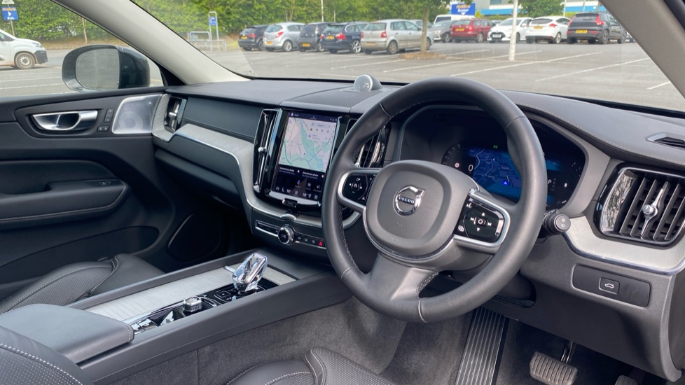 Volvo XC60 2.0 B5P Ultra Dark 5dr AWD Geartronic Petrol Estate - Image 4