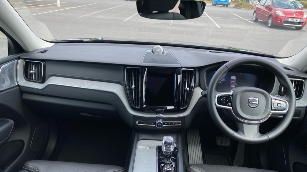 Volvo XC60 2.0 B5P Ultra Dark 5dr AWD Geartronic Petrol Estate - Image 5