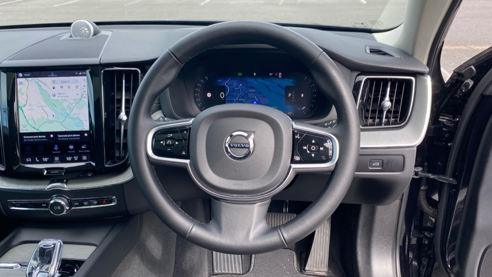 Volvo XC60 2.0 B5P Ultra Dark 5dr AWD Geartronic Petrol Estate - Image 10