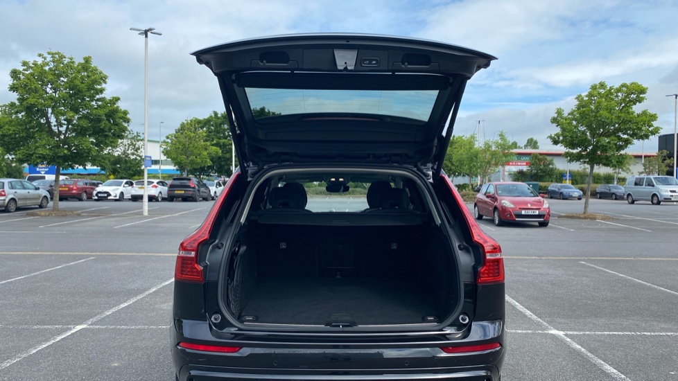 Volvo XC60 2.0 B5P Ultra Dark 5dr AWD Geartronic Petrol Estate - Image 13