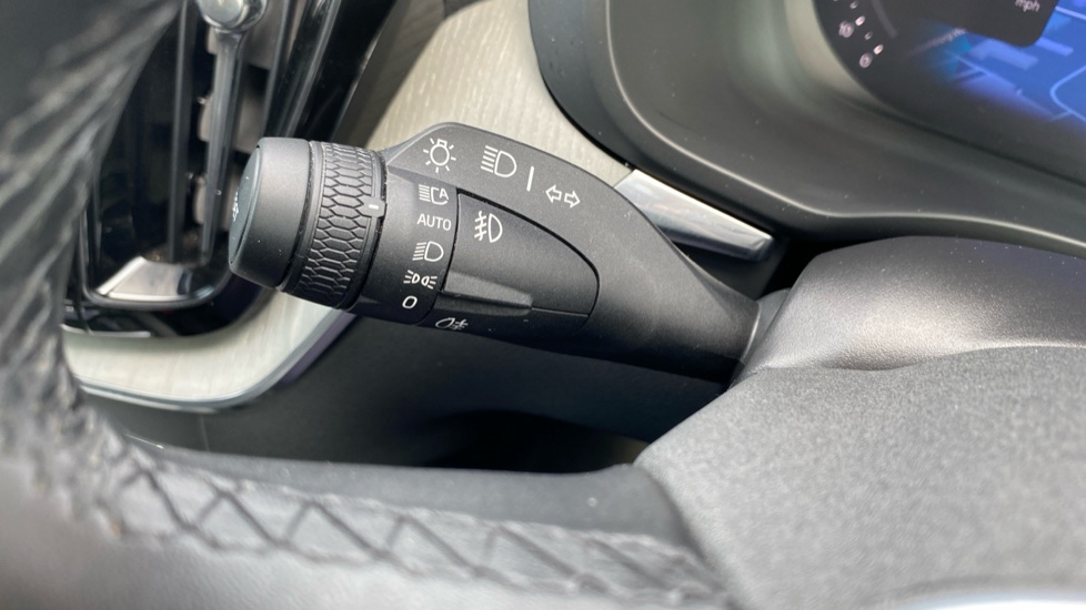 Volvo XC60 2.0 B5P Ultra Dark 5dr AWD Geartronic Petrol Estate - Image 32