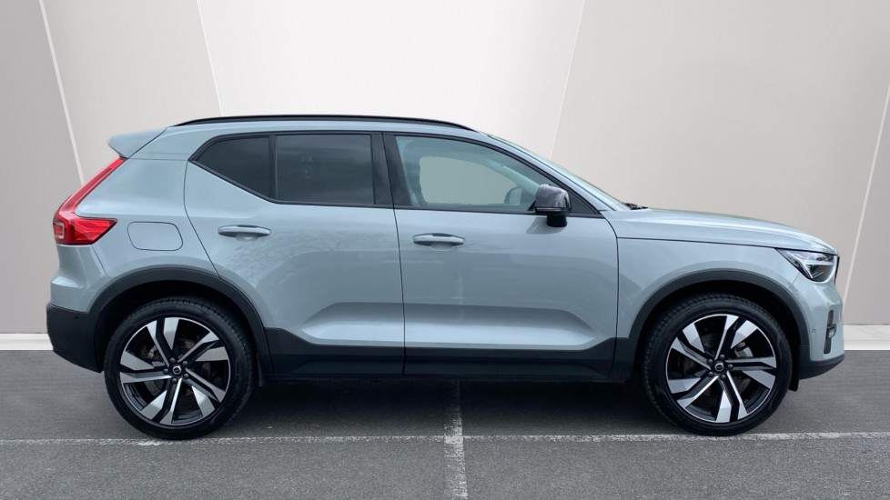 Volvo XC40 2.0 B3P Ultra Dark 5dr Auto Petrol Estate - Image 3