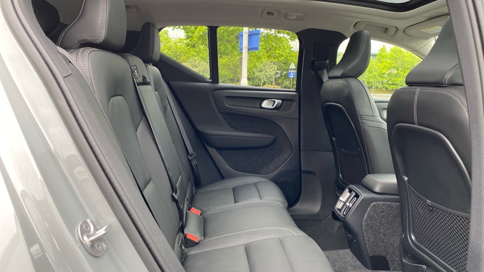 Volvo XC40 2.0 B3P Ultra Dark 5dr Auto Petrol Estate - Image 7