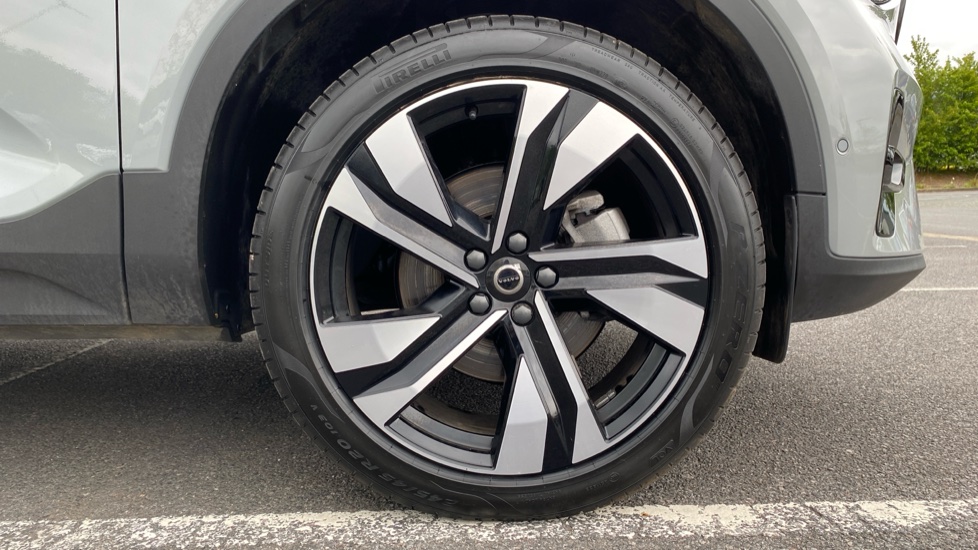 Volvo XC40 2.0 B3P Ultra Dark 5dr Auto Petrol Estate - Image 10