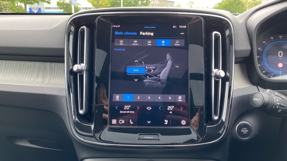 Volvo XC40 2.0 B3P Ultra Dark 5dr Auto Petrol Estate - Image 19