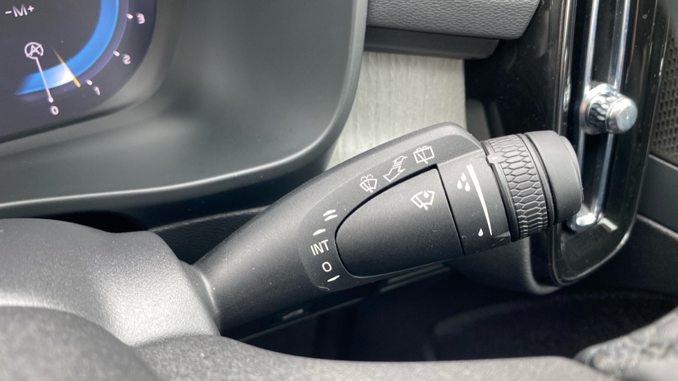 Volvo XC40 2.0 B3P Ultra Dark 5dr Auto Petrol Estate - Image 33