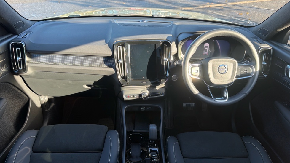 Volvo XC40 2.0 B4P Ultimate Dark 5dr Auto Petrol Estate - Image 6