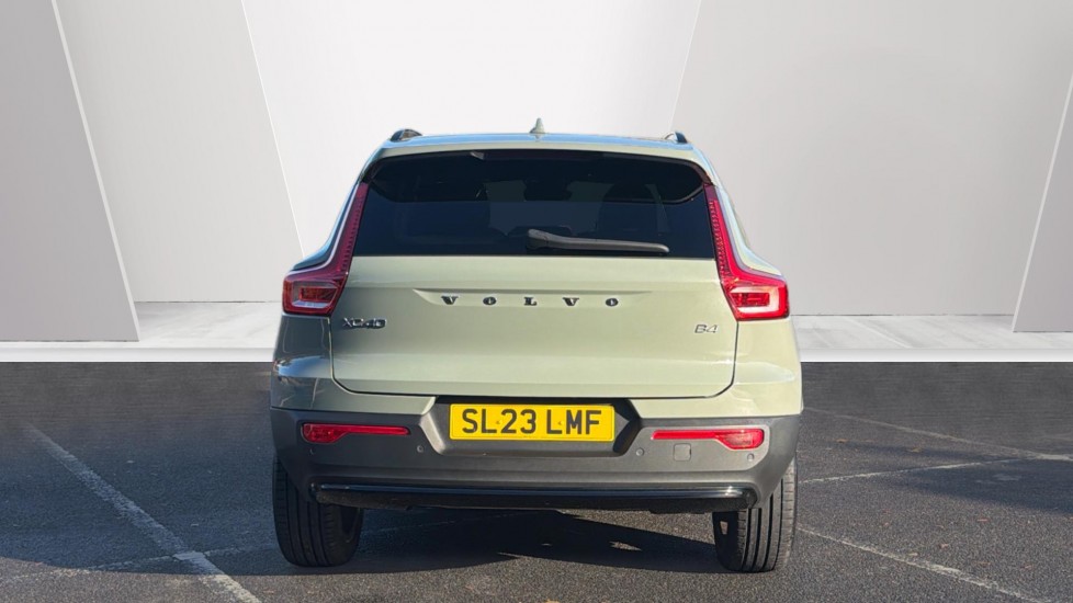 Volvo XC40 2.0 B4P Ultimate Dark 5dr Auto Petrol Estate - Image 8