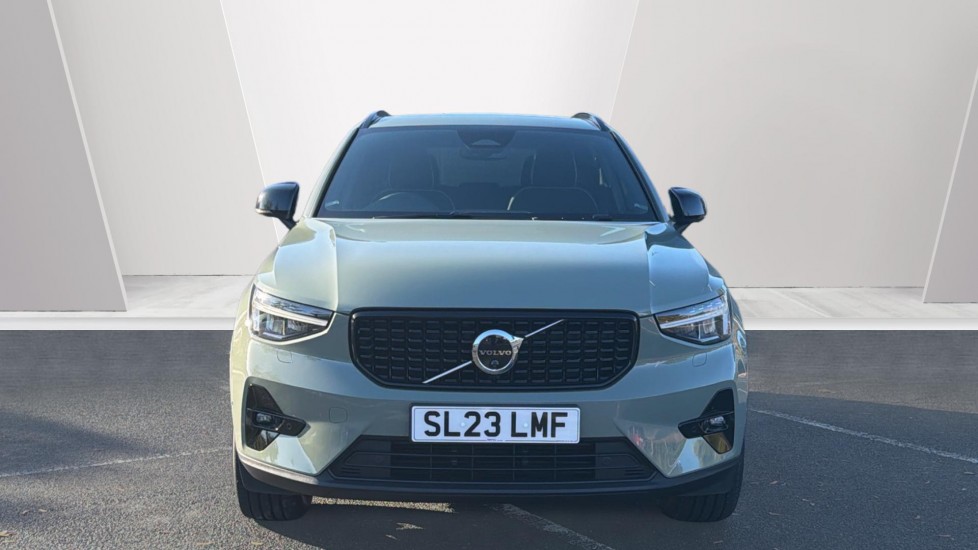 Volvo XC40 2.0 B4P Ultimate Dark 5dr Auto Petrol Estate - Image 9