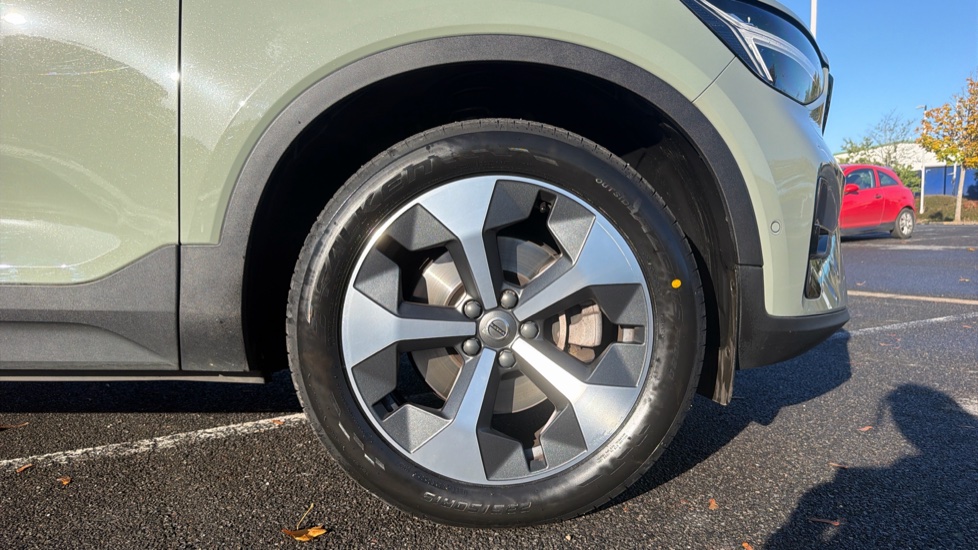 Volvo XC40 2.0 B4P Ultimate Dark 5dr Auto Petrol Estate - Image 10