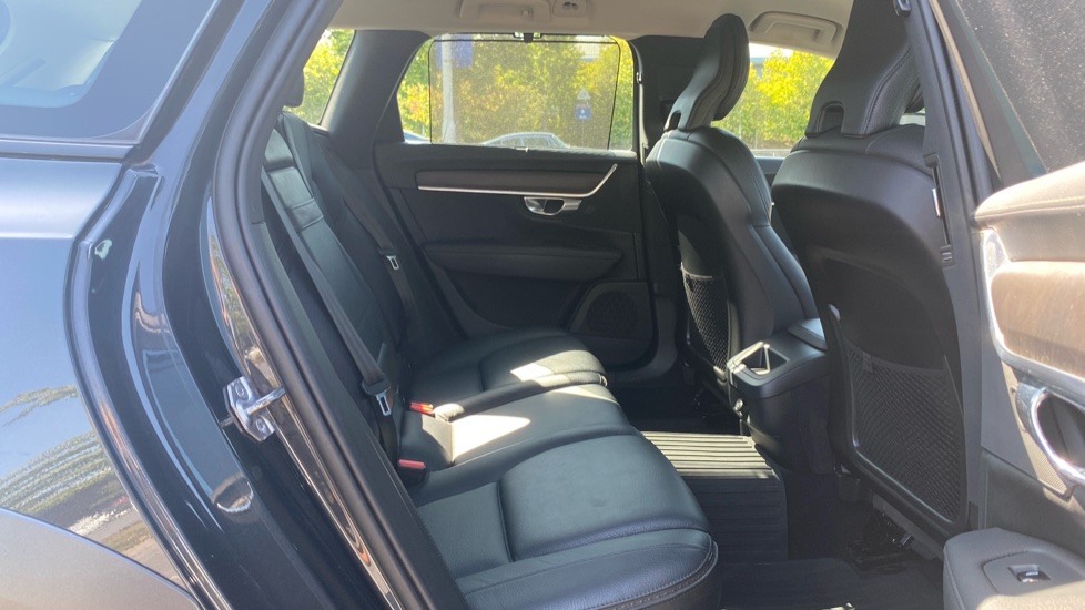 Volvo V90 2.0 D4 Cross Country Plus 5dr AWD Geartronic Diesel Estate - Image 6