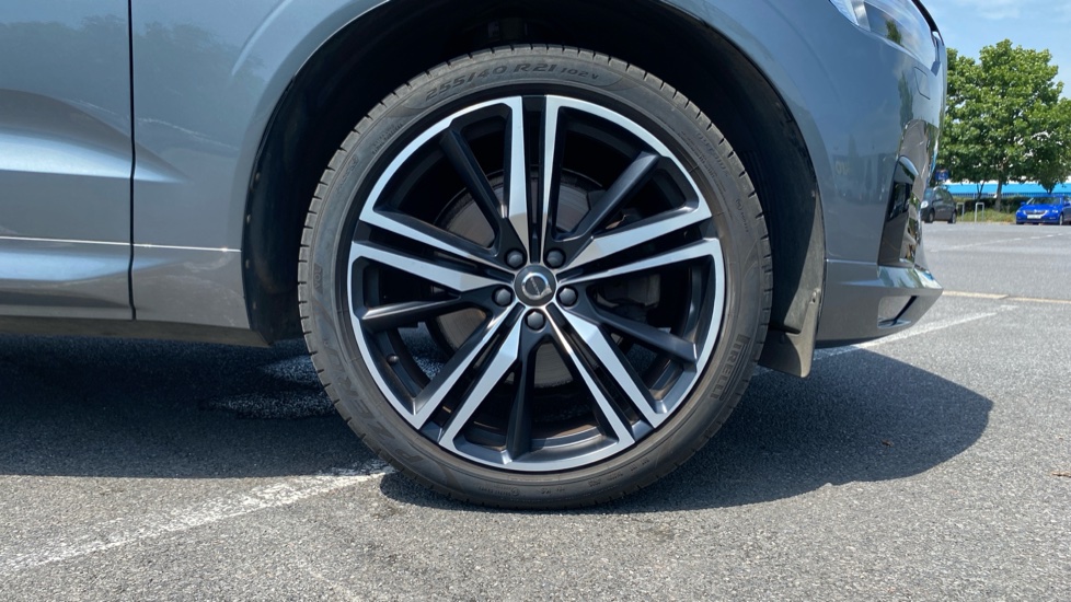 Volvo XC60 2.0 T5 [250] R DESIGN Pro 5dr AWD Geartronic Petrol Estate - Image 9