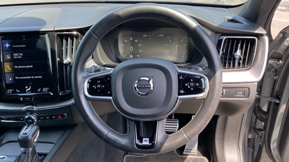 Volvo XC60 2.0 T5 [250] R DESIGN Pro 5dr AWD Geartronic Petrol Estate - Image 10