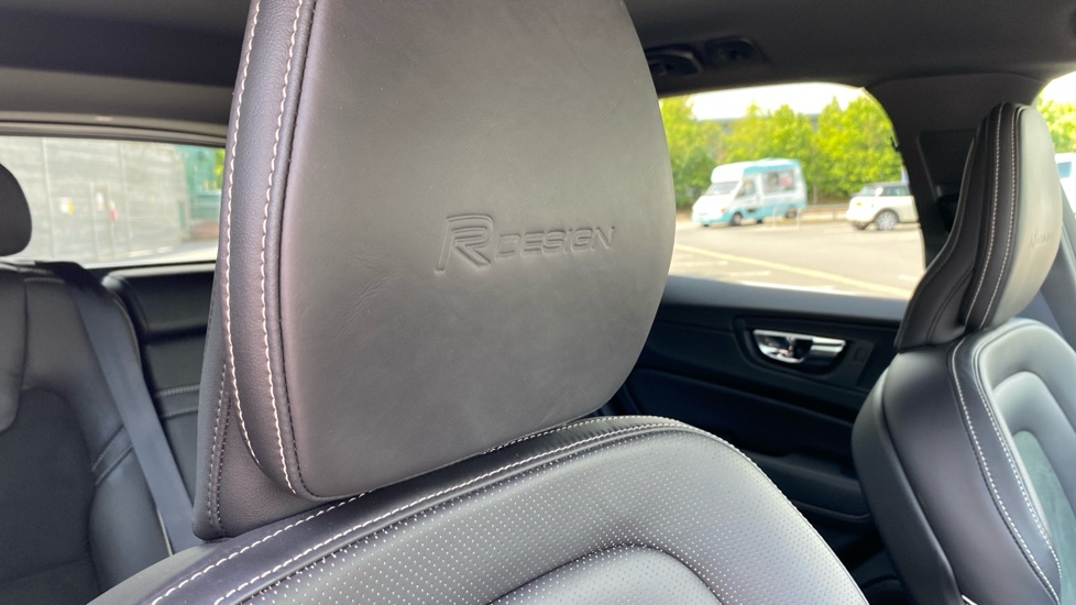 Volvo XC60 2.0 T5 [250] R DESIGN Pro 5dr AWD Geartronic Petrol Estate - Image 37