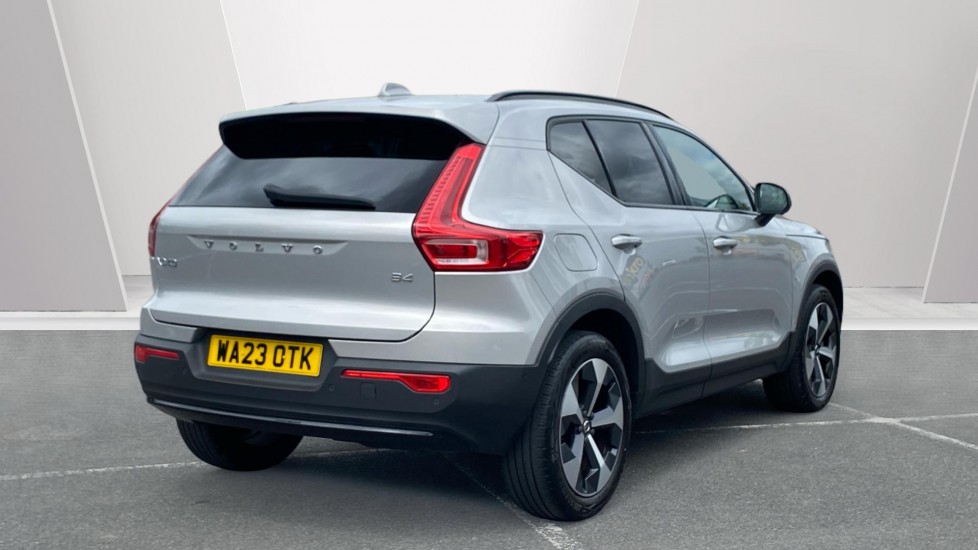 Volvo XC40 2.0 B4P Ultimate Dark 5dr Auto Petrol Estate - Image 2