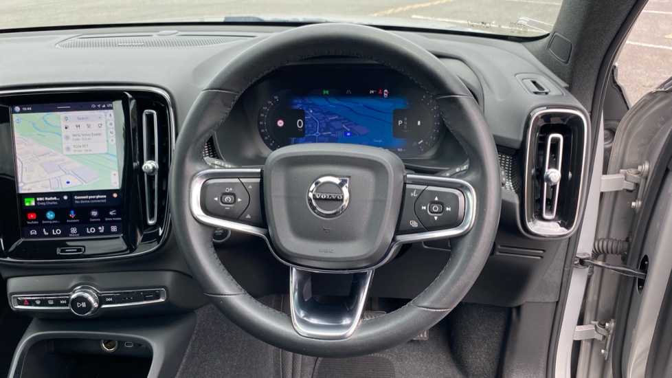 Volvo XC40 2.0 B4P Ultimate Dark 5dr Auto Petrol Estate - Image 10