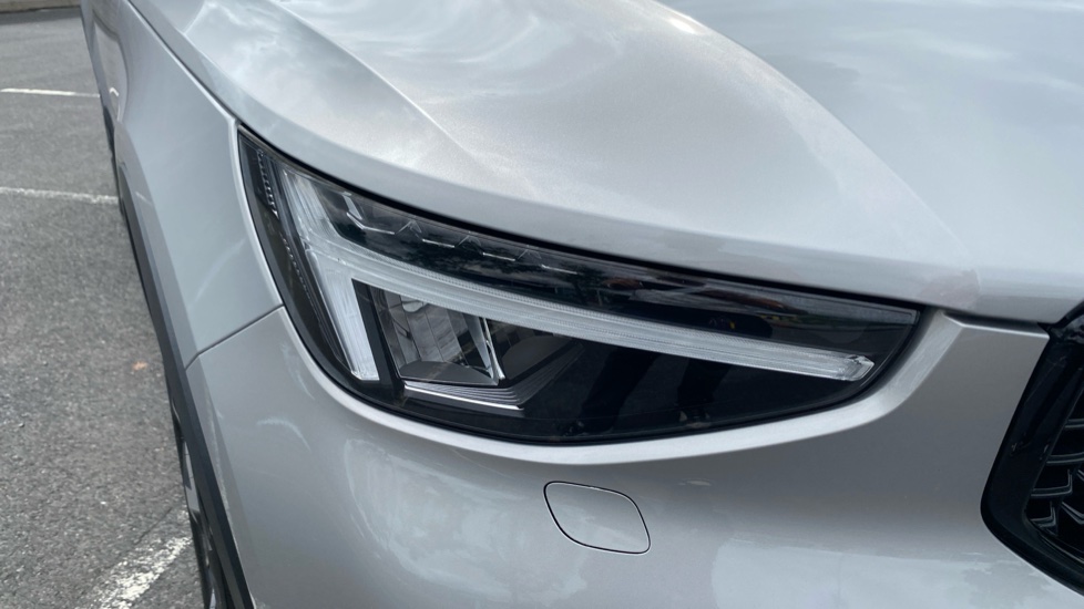 Volvo XC40 2.0 B4P Ultimate Dark 5dr Auto Petrol Estate - Image 46