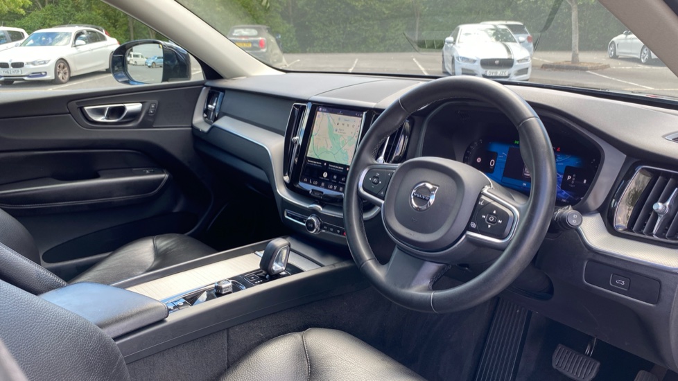 Volvo XC60 2.0 B5P Core 5dr AWD Geartronic Petrol Estate - Image 4