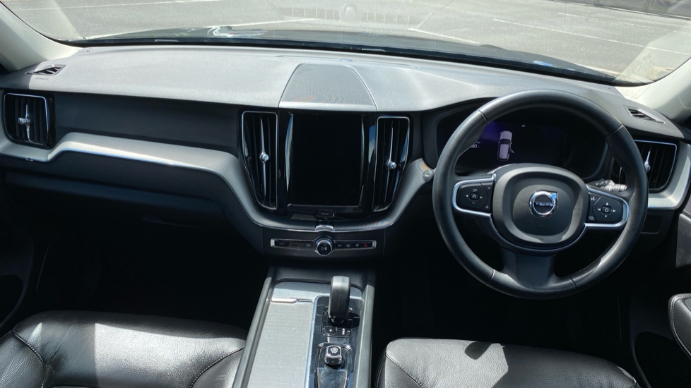 Volvo XC60 2.0 B5P Core 5dr AWD Geartronic Petrol Estate - Image 5