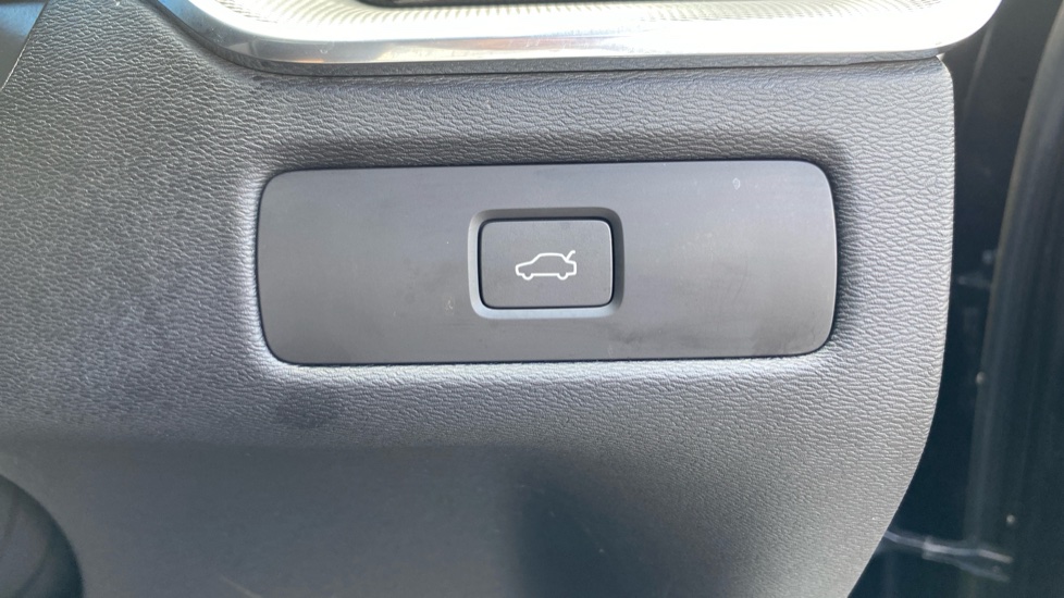 Volvo XC60 2.0 B5P Core 5dr AWD Geartronic Petrol Estate - Image 34