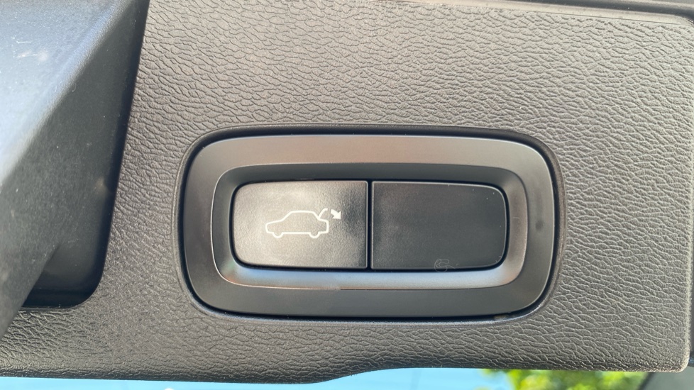 Volvo XC60 2.0 B5P Core 5dr AWD Geartronic Petrol Estate - Image 41