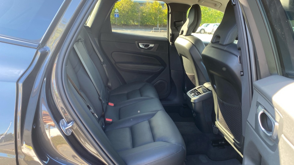 Volvo XC60 2.0 B4D Plus Dark 5dr AWD Geartronic Diesel Estate - Image 7