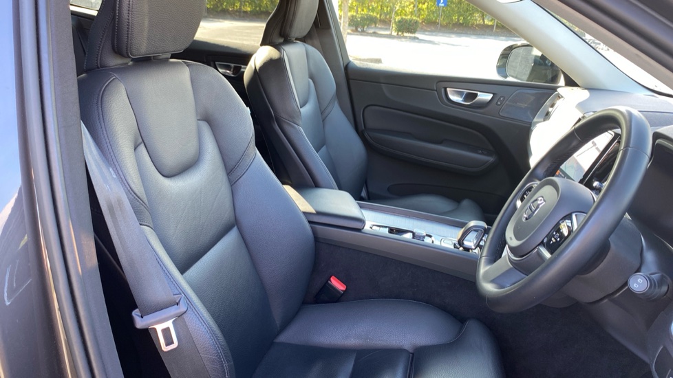 Volvo XC60 2.0 B4D Plus Dark 5dr AWD Geartronic Diesel Estate - Image 38